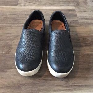 dr scholl's scout slip on sneaker